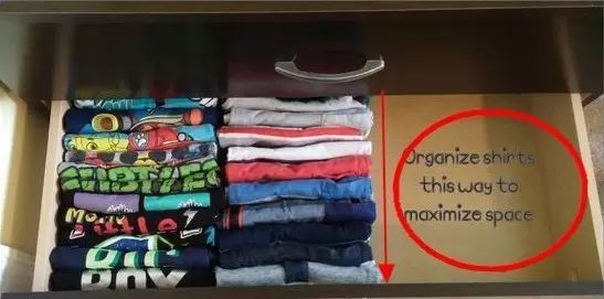 叠衣服时只要一个动作,衣服再多也不怕乱! 叠衣服时只要一个动作,衣服再多也不怕乱!